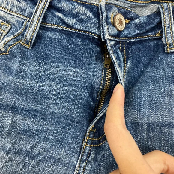 Kancan Blue Distressed Floral Embroidered Frayed Hem Slim Crop Jeans size 27 - Picture 4 of 12